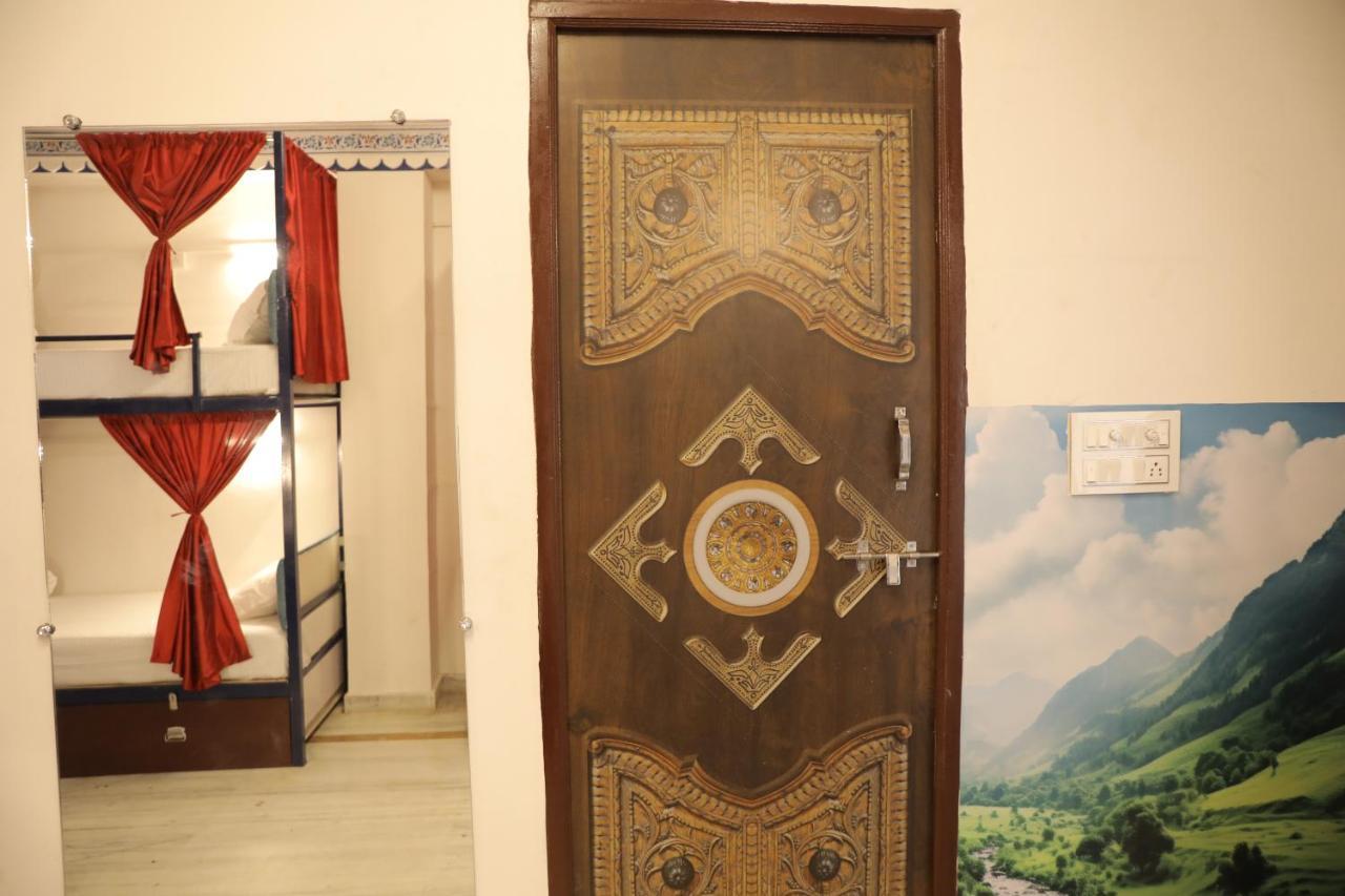 אודייפור Hostel Funky Bunky מראה חיצוני תמונה