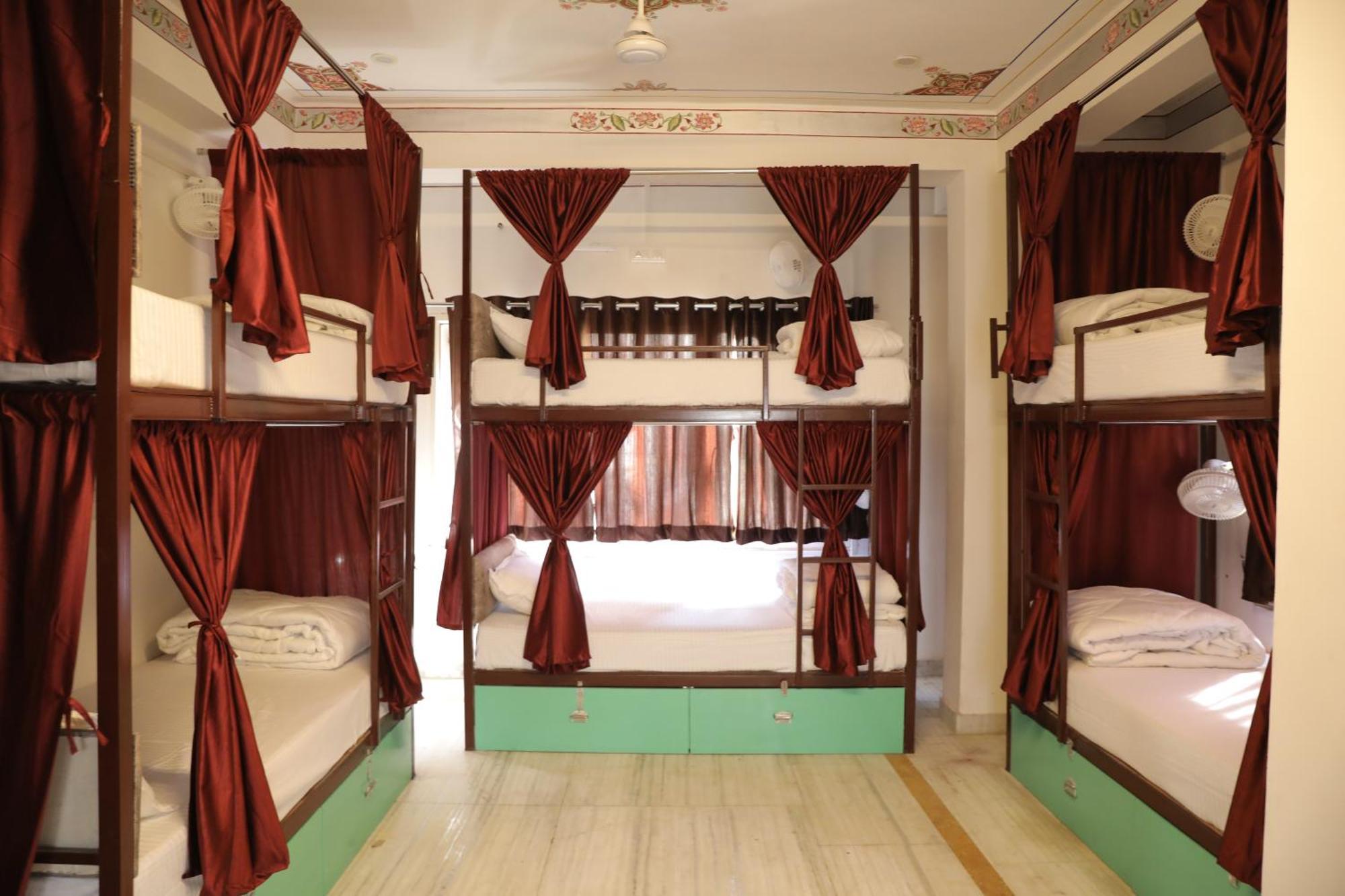 אודייפור Hostel Funky Bunky מראה חיצוני תמונה
