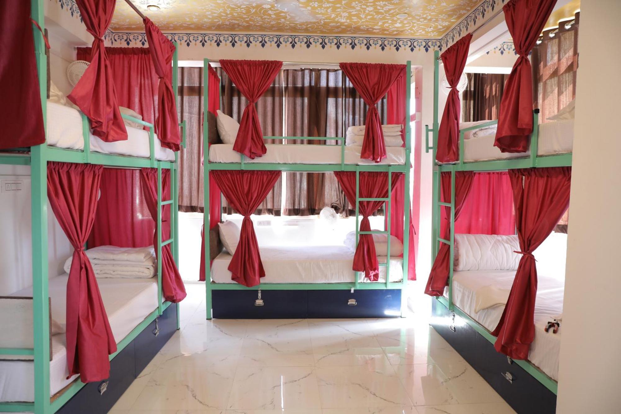 אודייפור Hostel Funky Bunky מראה חיצוני תמונה