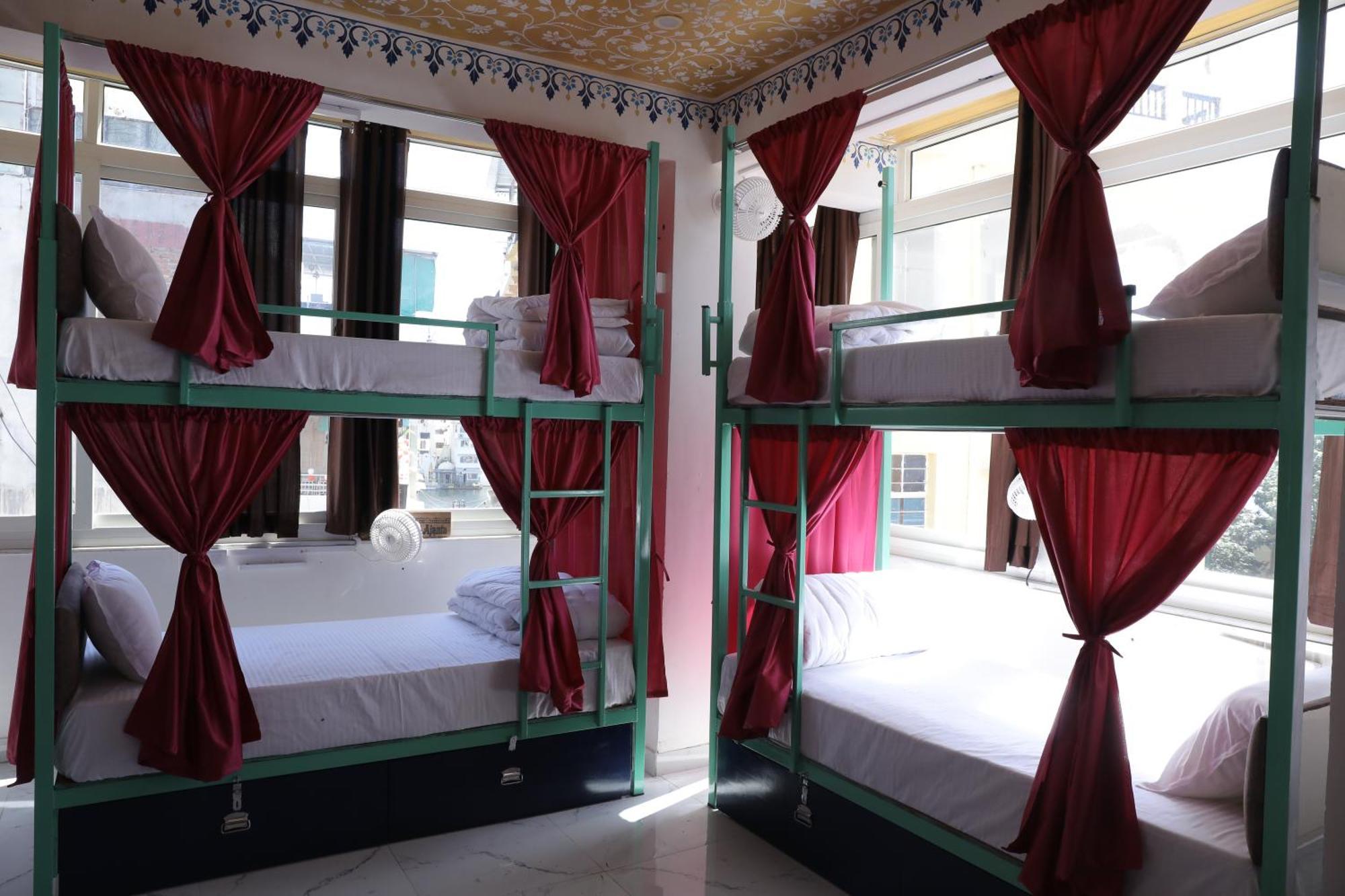 אודייפור Hostel Funky Bunky מראה חיצוני תמונה