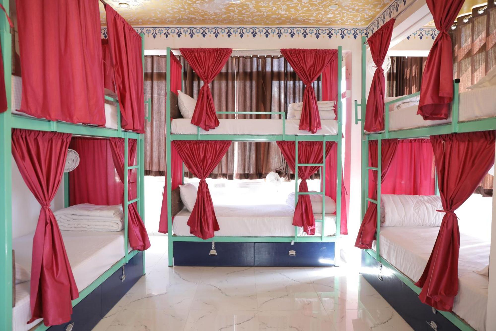 אודייפור Hostel Funky Bunky מראה חיצוני תמונה