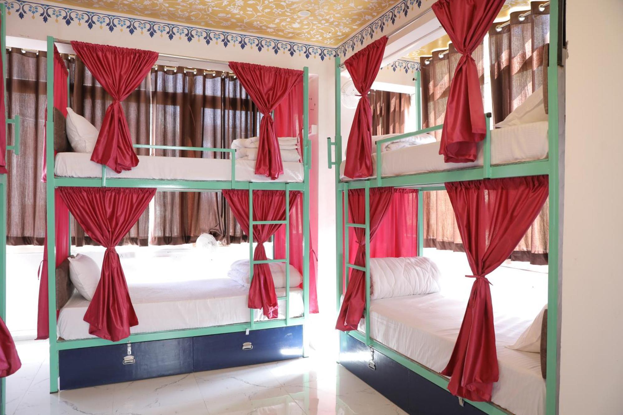 אודייפור Hostel Funky Bunky מראה חיצוני תמונה