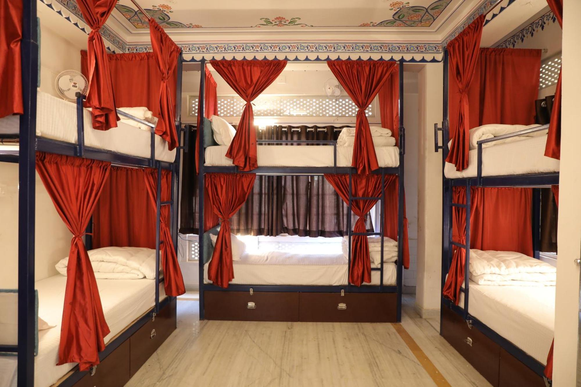 אודייפור Hostel Funky Bunky מראה חיצוני תמונה