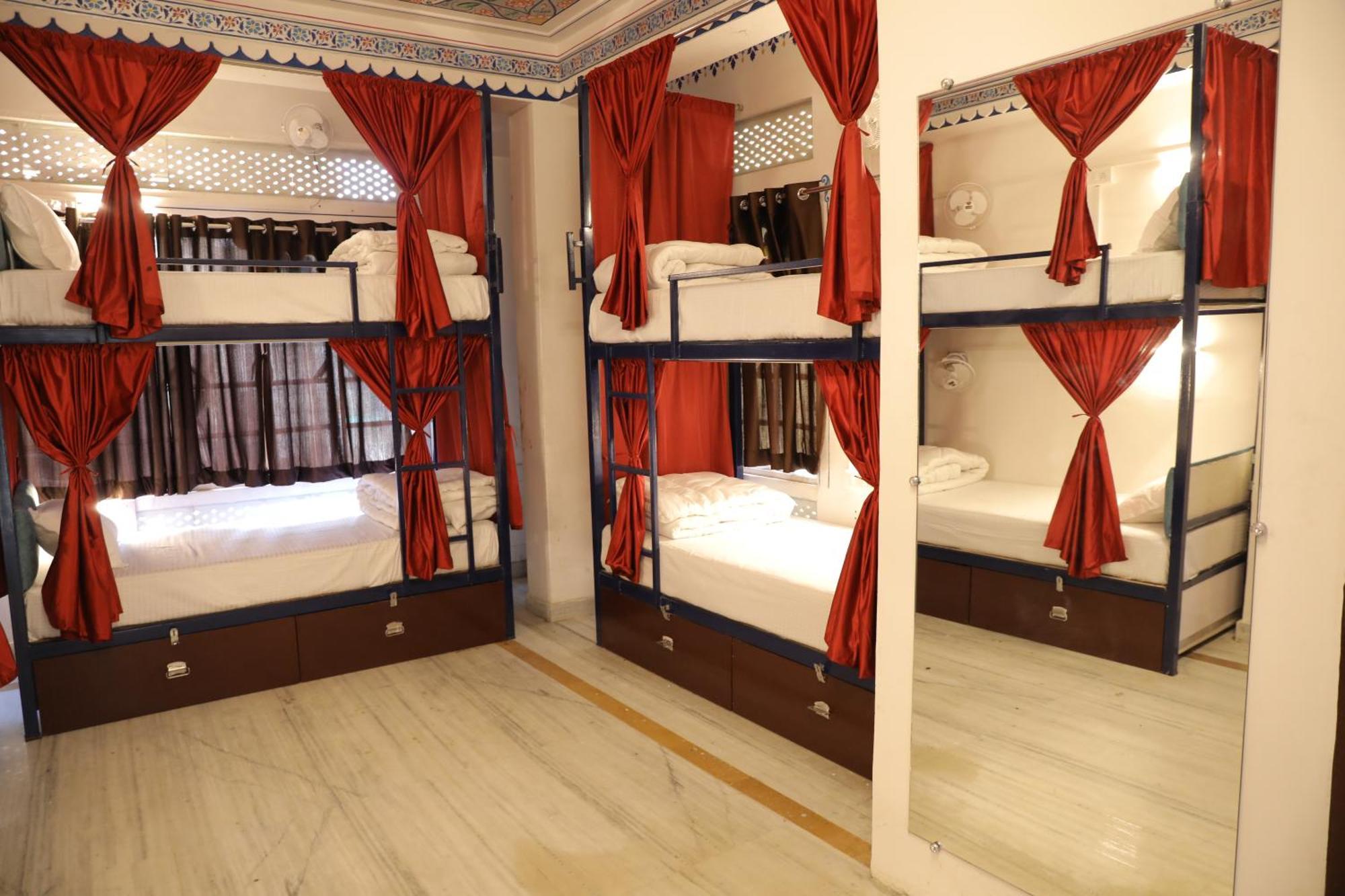 אודייפור Hostel Funky Bunky מראה חיצוני תמונה