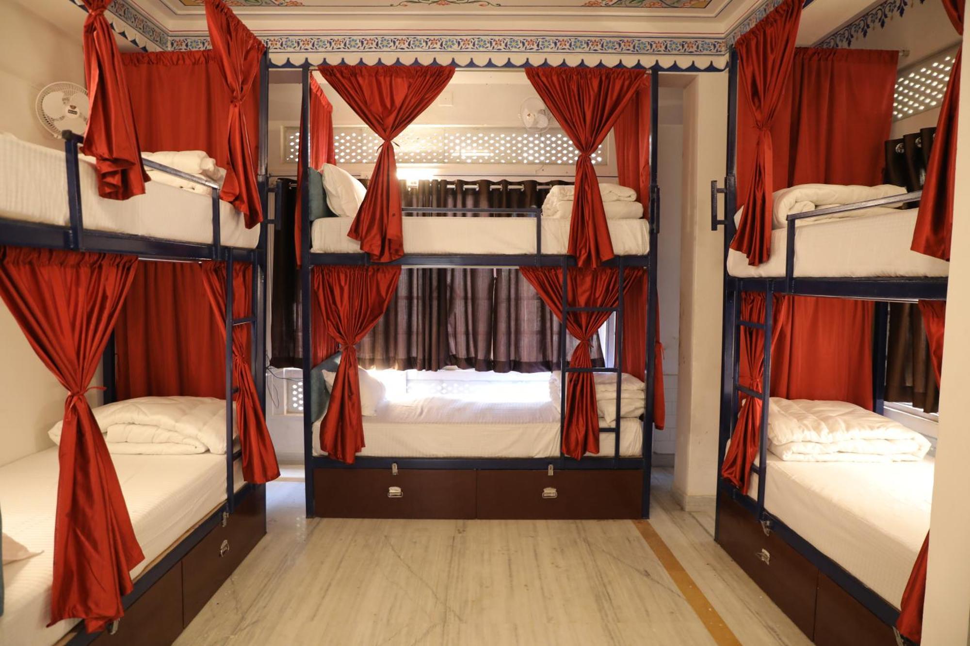 אודייפור Hostel Funky Bunky מראה חיצוני תמונה