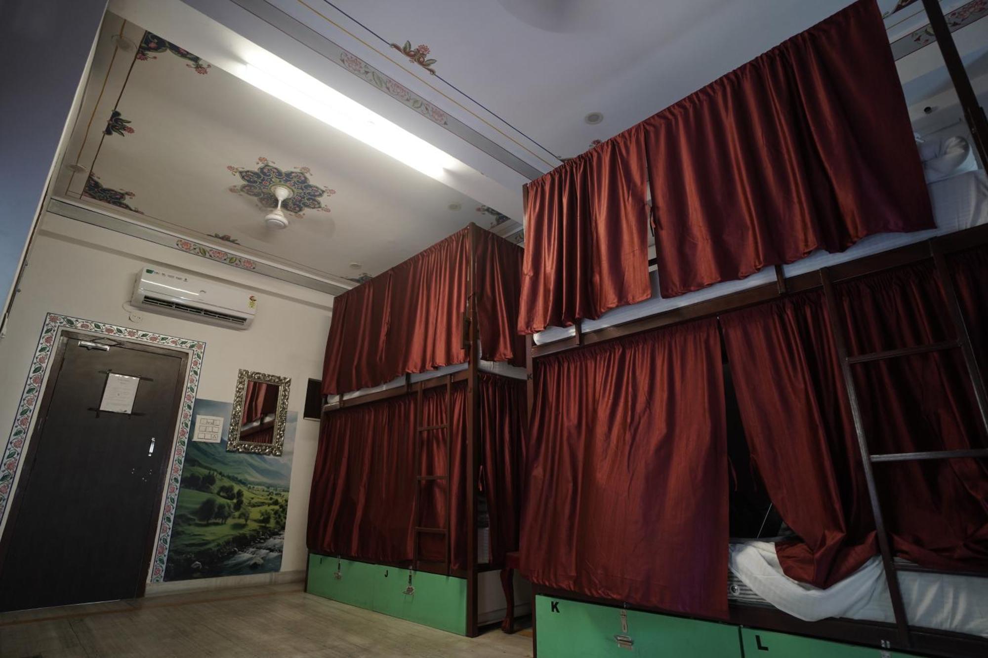 אודייפור Hostel Funky Bunky מראה חיצוני תמונה