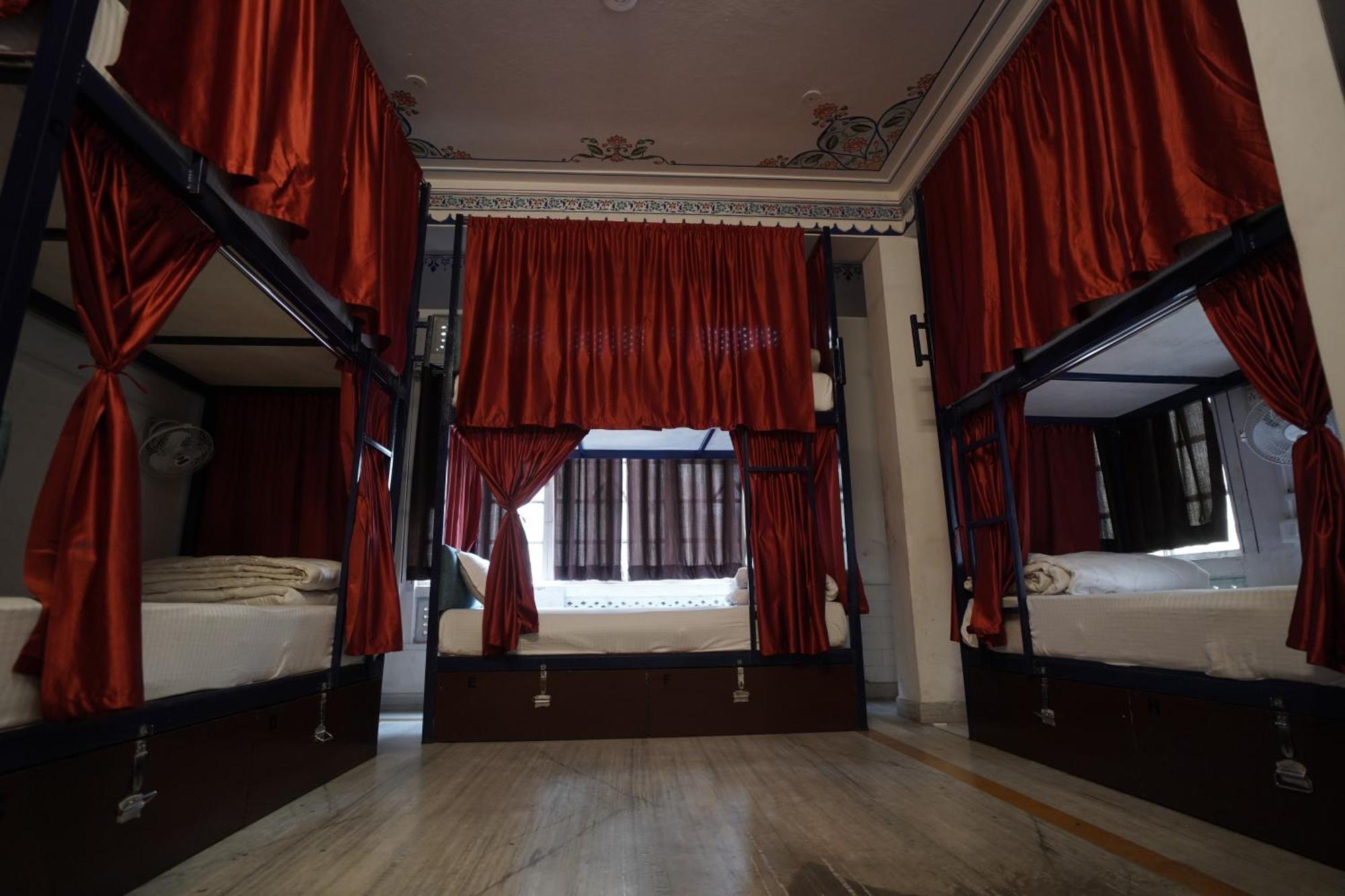 אודייפור Hostel Funky Bunky מראה חיצוני תמונה