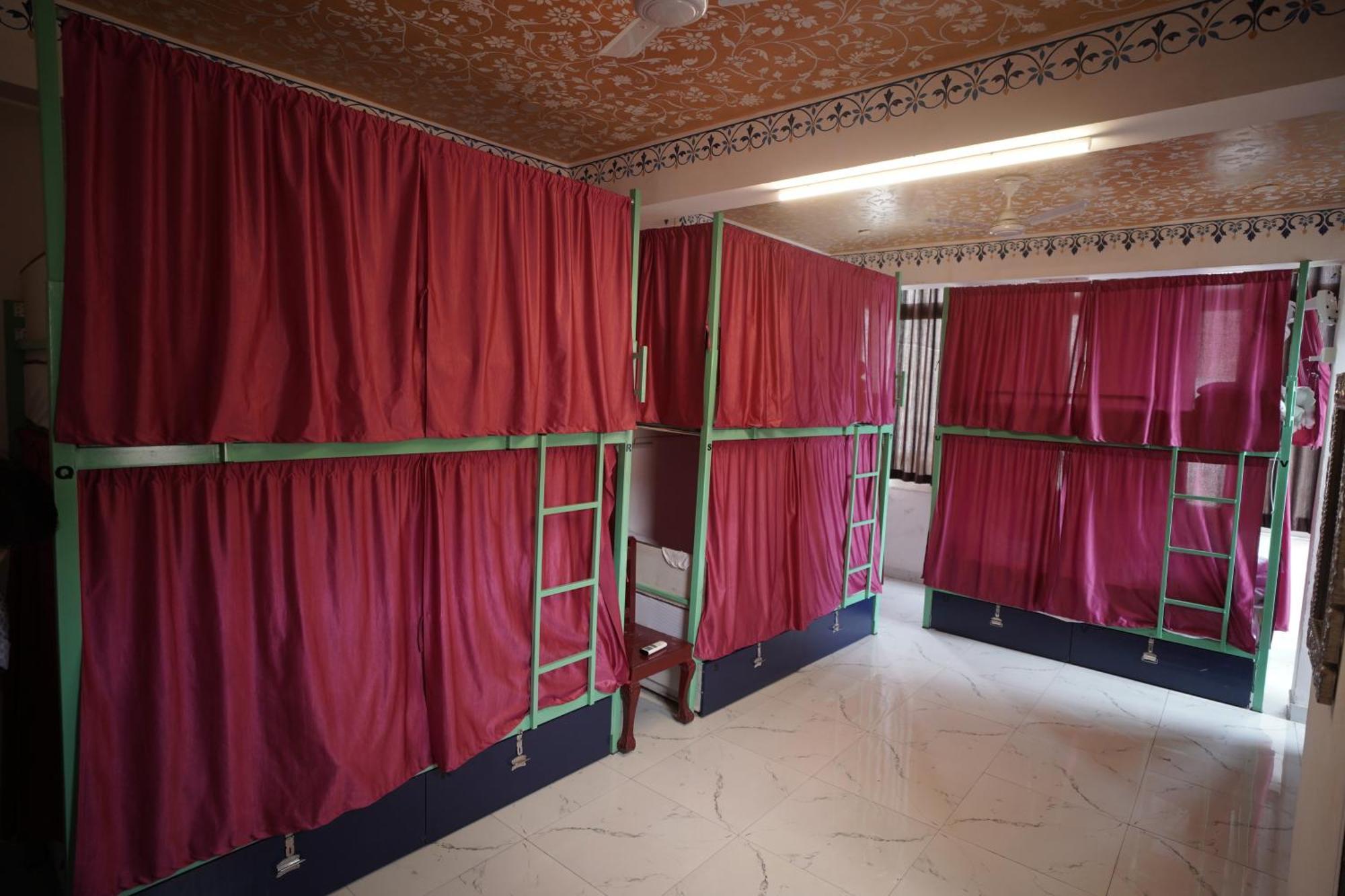 אודייפור Hostel Funky Bunky מראה חיצוני תמונה