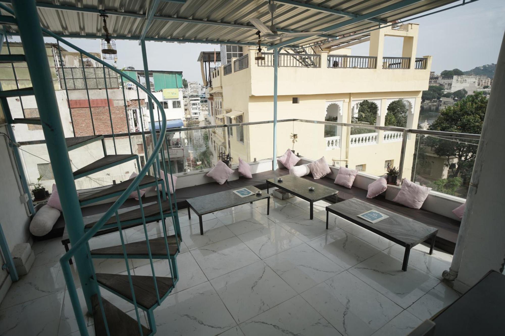 אודייפור Hostel Funky Bunky מראה חיצוני תמונה