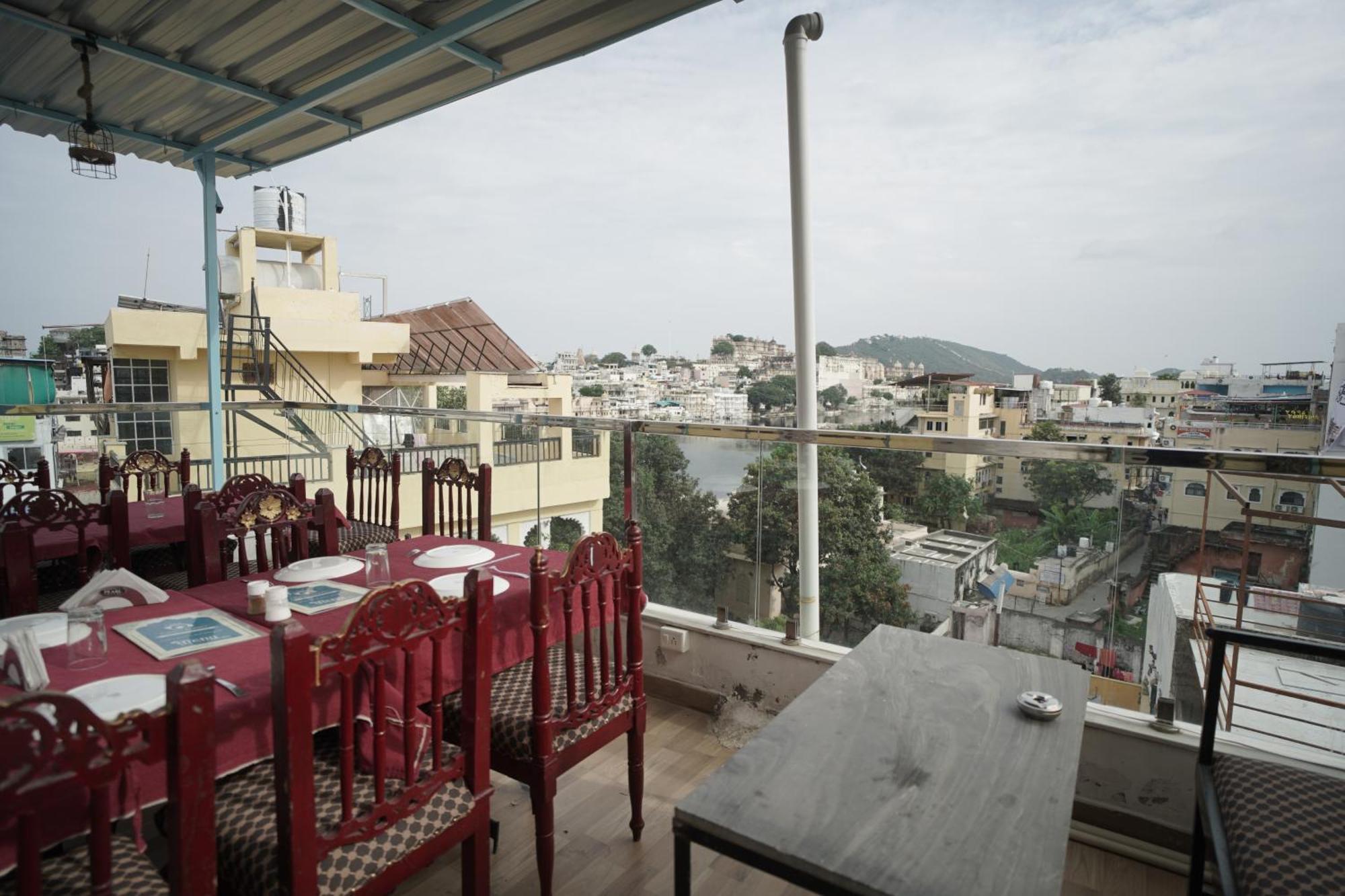 אודייפור Hostel Funky Bunky מראה חיצוני תמונה