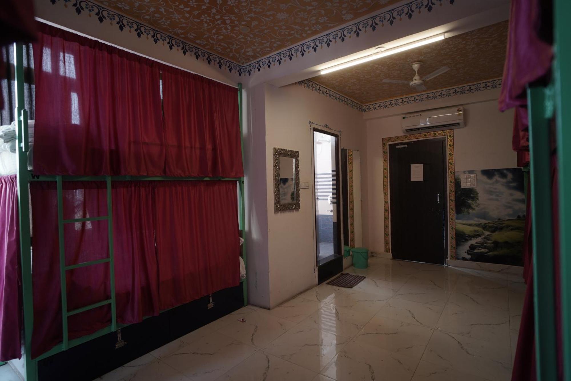 אודייפור Hostel Funky Bunky מראה חיצוני תמונה