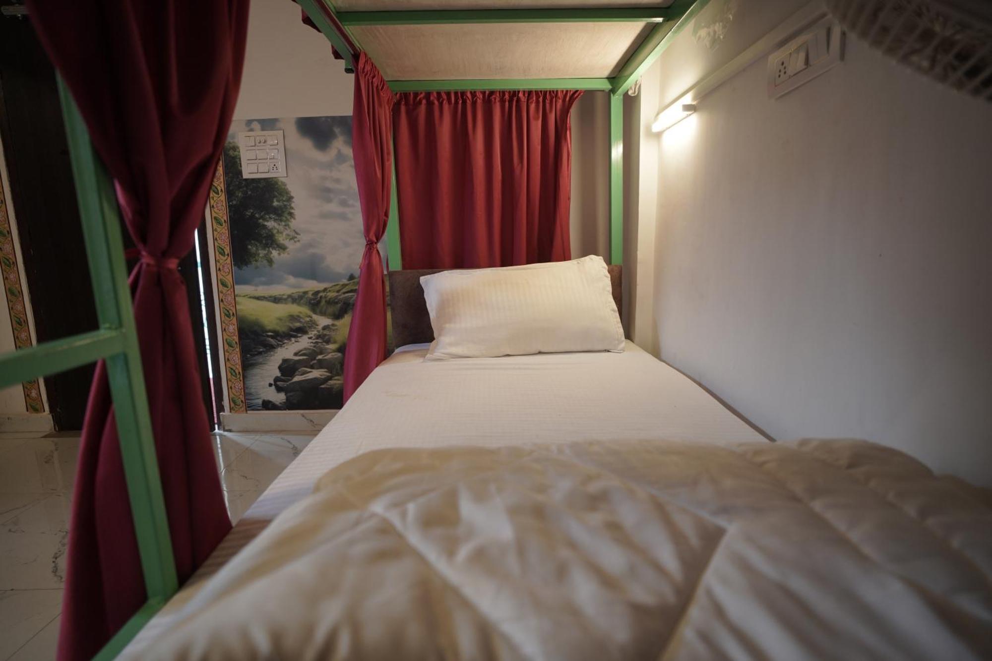 אודייפור Hostel Funky Bunky מראה חיצוני תמונה