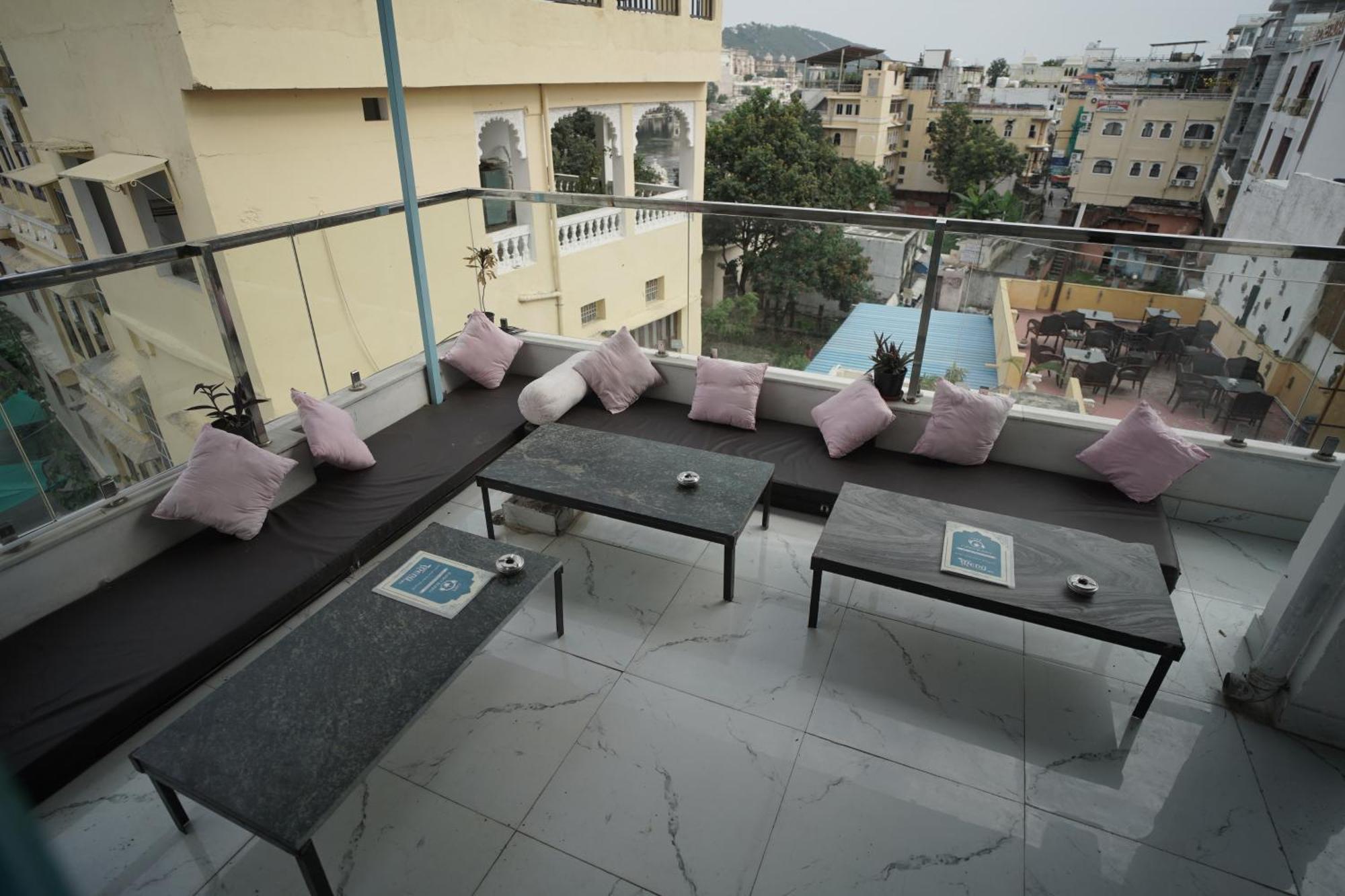 אודייפור Hostel Funky Bunky מראה חיצוני תמונה
