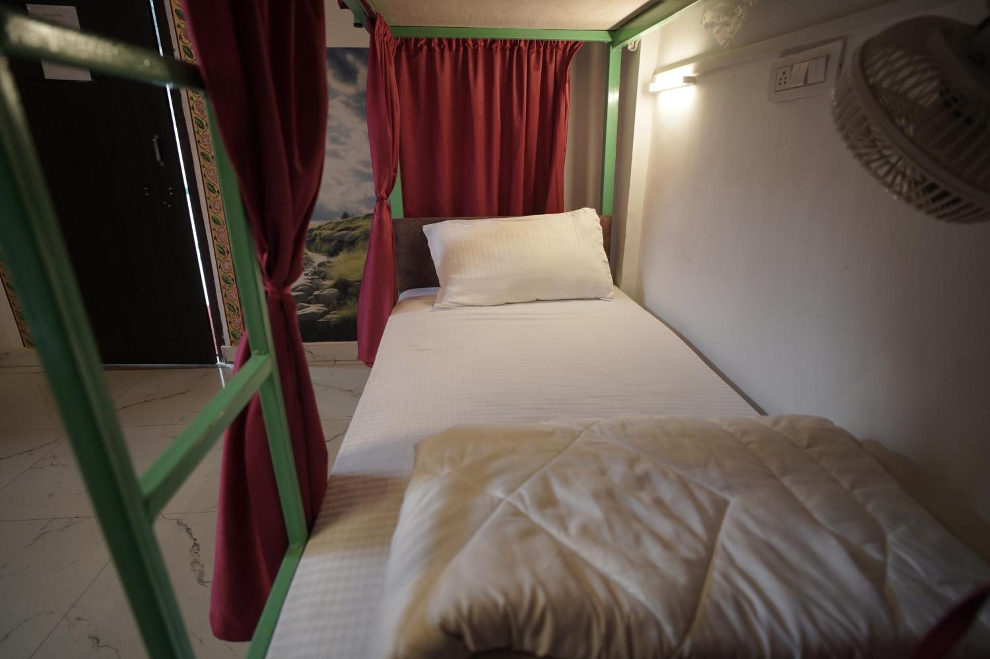 אודייפור Hostel Funky Bunky מראה חיצוני תמונה